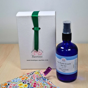 Eau-florale-lavande-et-pochon-fleurs-sechees-pour-le-sommeil