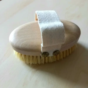 Brosse de massage corps en bois de hêtre FSC et fibres végétales pour le brossage à sec Santine